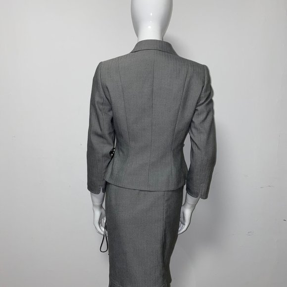 TAHARI Suit NEW! - Picture 3 of 8